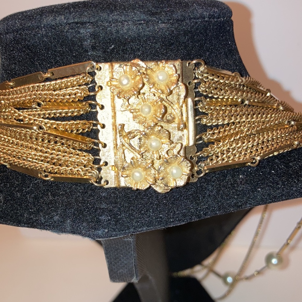 Exquisite Gold Tone Faux Pearl Multi Strand .       Beautifully designed. - Picture 7 of 10